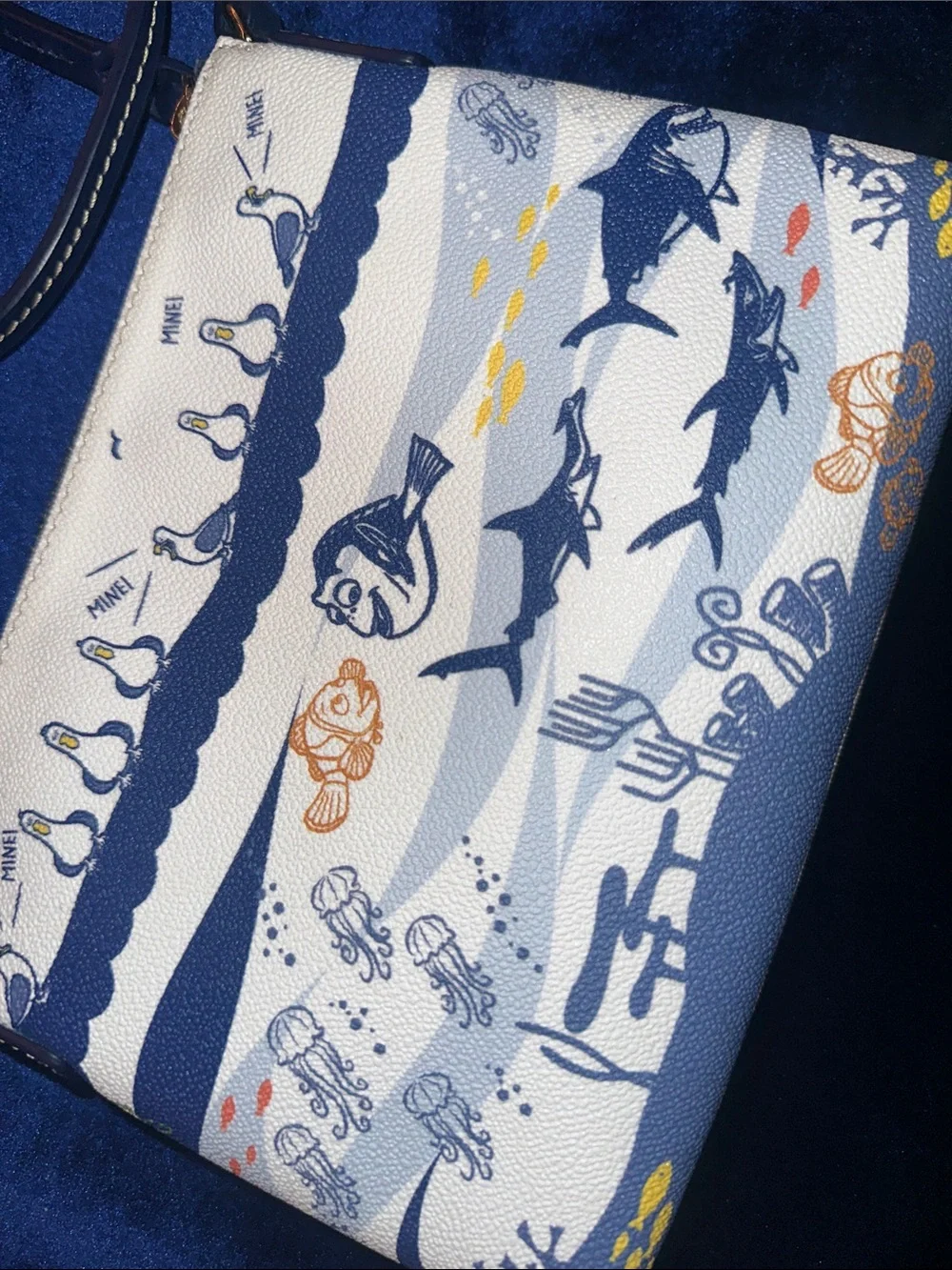 Disney Dooney Burke Finding Nemo crossbody bag - Picture 5 of 7